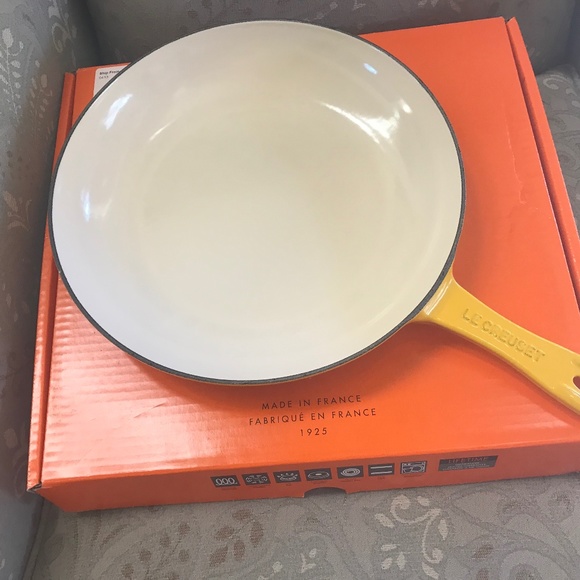 Le Creuset Other - Le Creuset Omelette Pan/Nectar (Yellow) Color